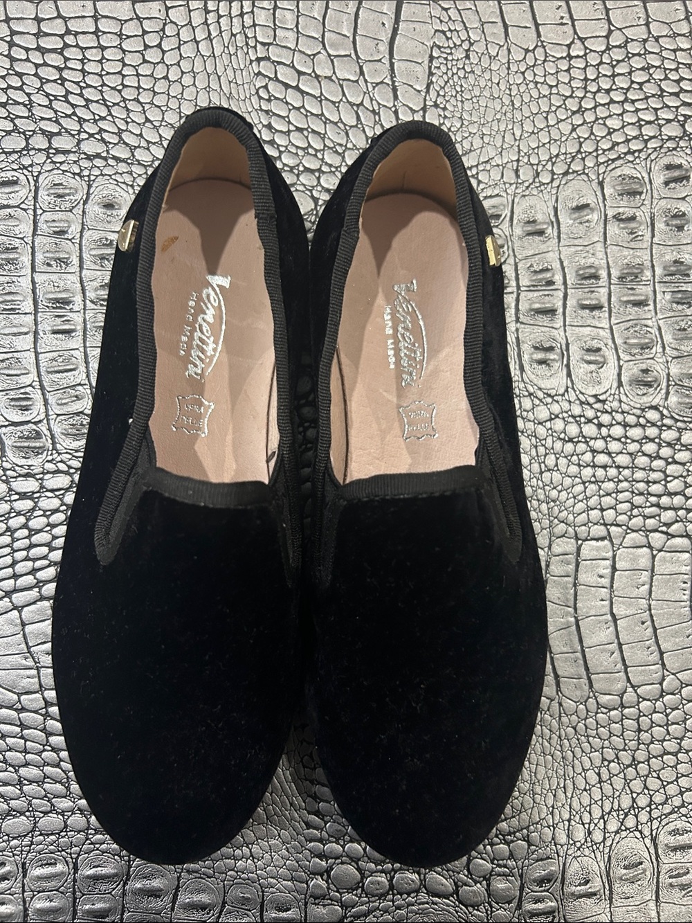 Venettini Velvet Slip-On Loafers with Gold Accent kids size eu 29 BRAND NEW